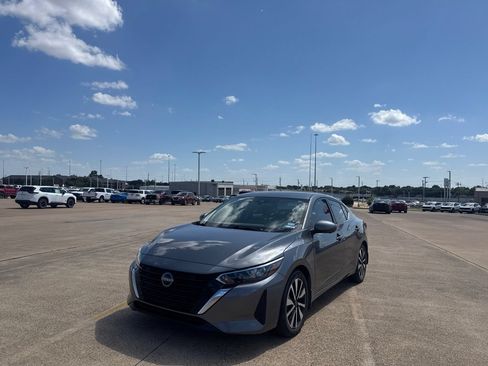 Used 2024 Nissan Sentra SV w/ SV Premium Package FWD image 7