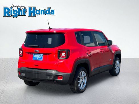 Used 2023 Jeep Renegade Latitude AWD/4WD image 4