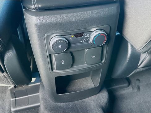 Used 2021 Ford Explorer XLT image 22