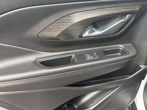 Used 2024 GMC Terrain SLE image 32