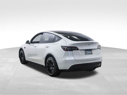 Used 2021 Tesla Model Y Long Range image 3
