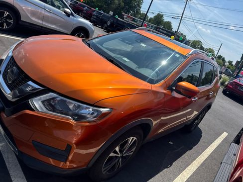 Used 2019 Nissan Rogue SV w/ Sun & Sound Touring Package AWD/4WD image 2