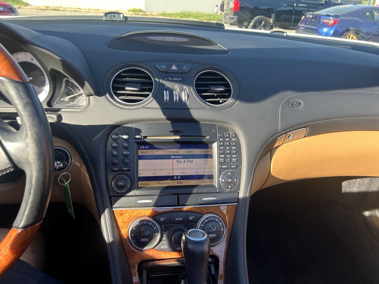Used 2011 Mercedes-Benz SL 550 image 29