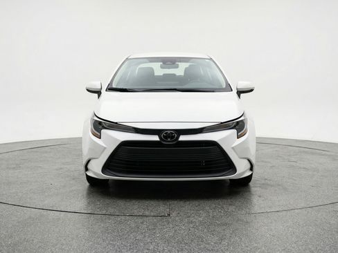 Used 2025 Toyota Corolla LE FWD image 2