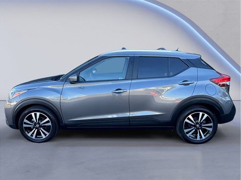 Used 2019 Nissan Kicks SV FWD image 3