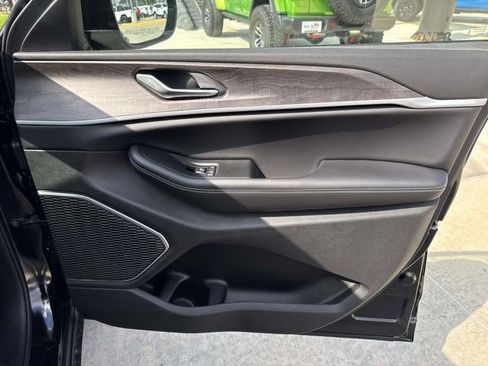 New 2025 Jeep Grand Cherokee Limited image 30