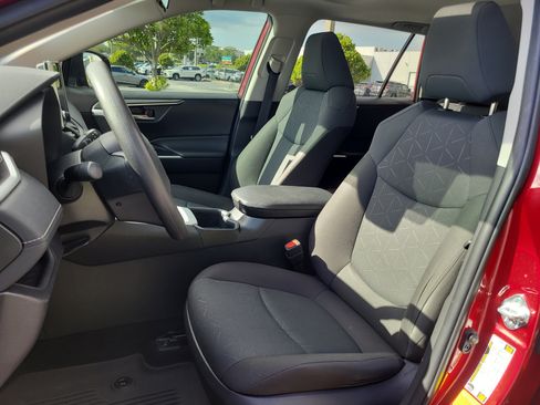 Used 2025 Toyota RAV4 XLE w/ Convenience Package FWD image 21