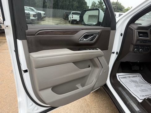 Used 2021 Chevrolet Suburban Z71 w/ Z71 Off-Road Package AWD/4WD image 8