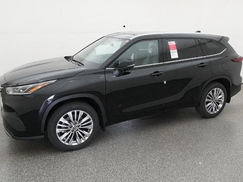 New 2026 Toyota Highlander Platinum image 24