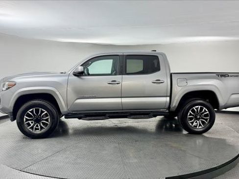 Used 2020 Toyota Tacoma TRD Sport RWD image 3