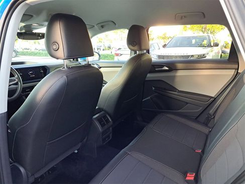 Used 2023 Volkswagen Taos SE image 8