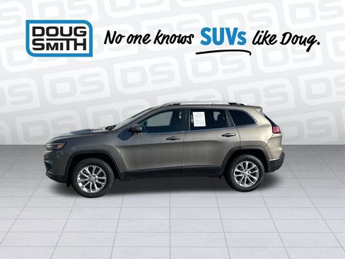 Used 2019 Jeep Cherokee Latitude w/ Cold Weather Group image 2