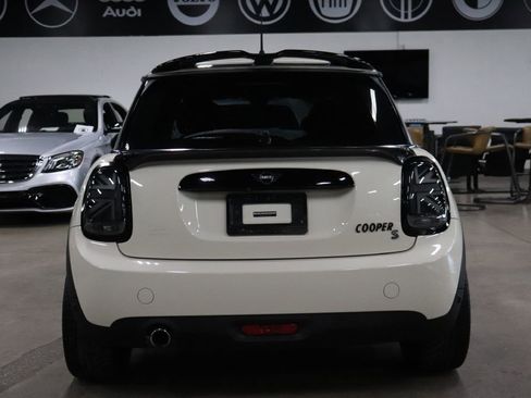 Used 2021 MINI Cooper 2-Door Hardtop w/ Storage Package image 4