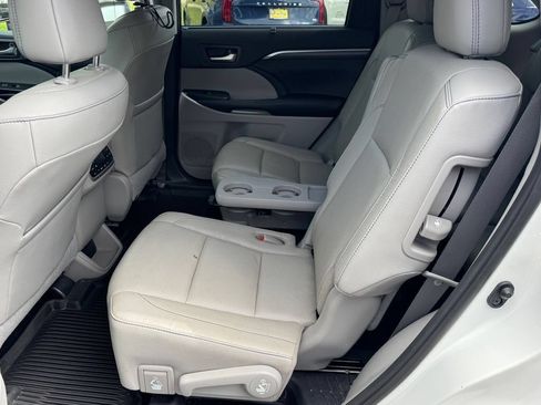 Used 2019 Toyota Highlander Limited Platinum AWD/4WD image 10