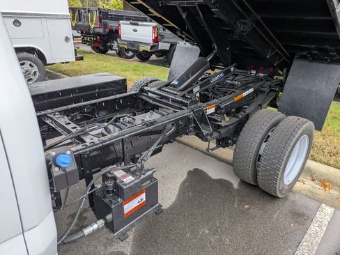 New 2025 Ford F550 4x4 Crew Cab image 30