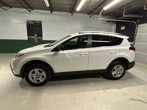 Used 2015 Toyota RAV4 LE FWD image 4