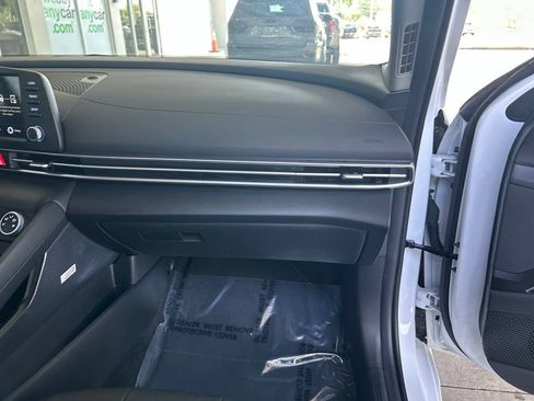 Used 2025 Hyundai Elantra SE FWD image 20