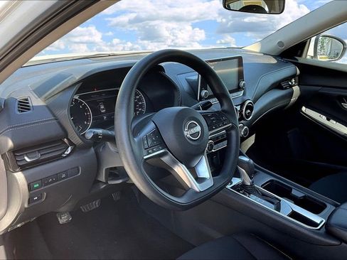 Used 2025 Nissan Sentra SV FWD image 19