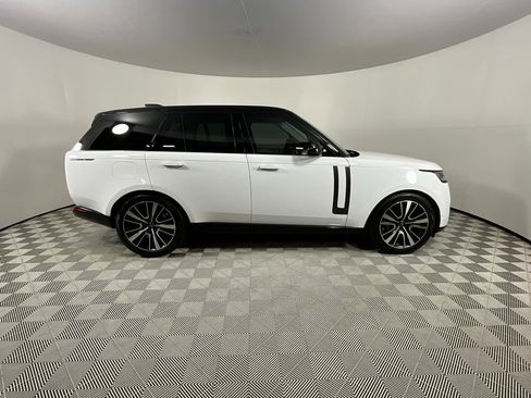 Certified 2024 Land Rover Range Rover SE image 5
