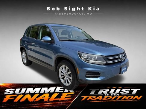 Used 2017 Volkswagen Tiguan Limited w/ Alloy Wheels Package FWD image 16