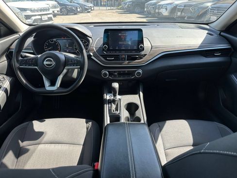 Used 2025 Nissan Altima 2.5 SV FWD image 28