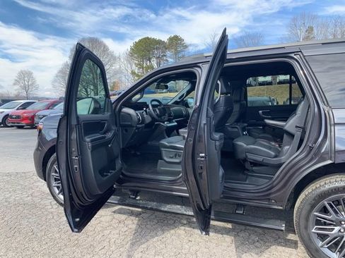 New 2025 Ford Expedition Platinum w/ Stealth Performance Package image 19