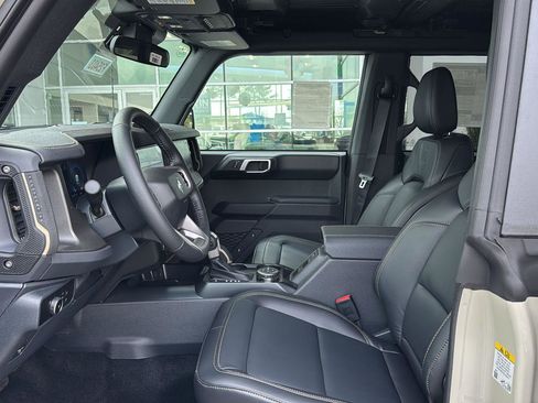 New 2025 Ford Bronco Badlands image 11