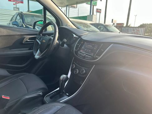 Used 2020 Chevrolet Trax LT w/ LT Convenience Package FWD image 13