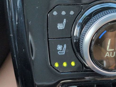 Used 2023 Toyota Highlander Platinum FWD image 24