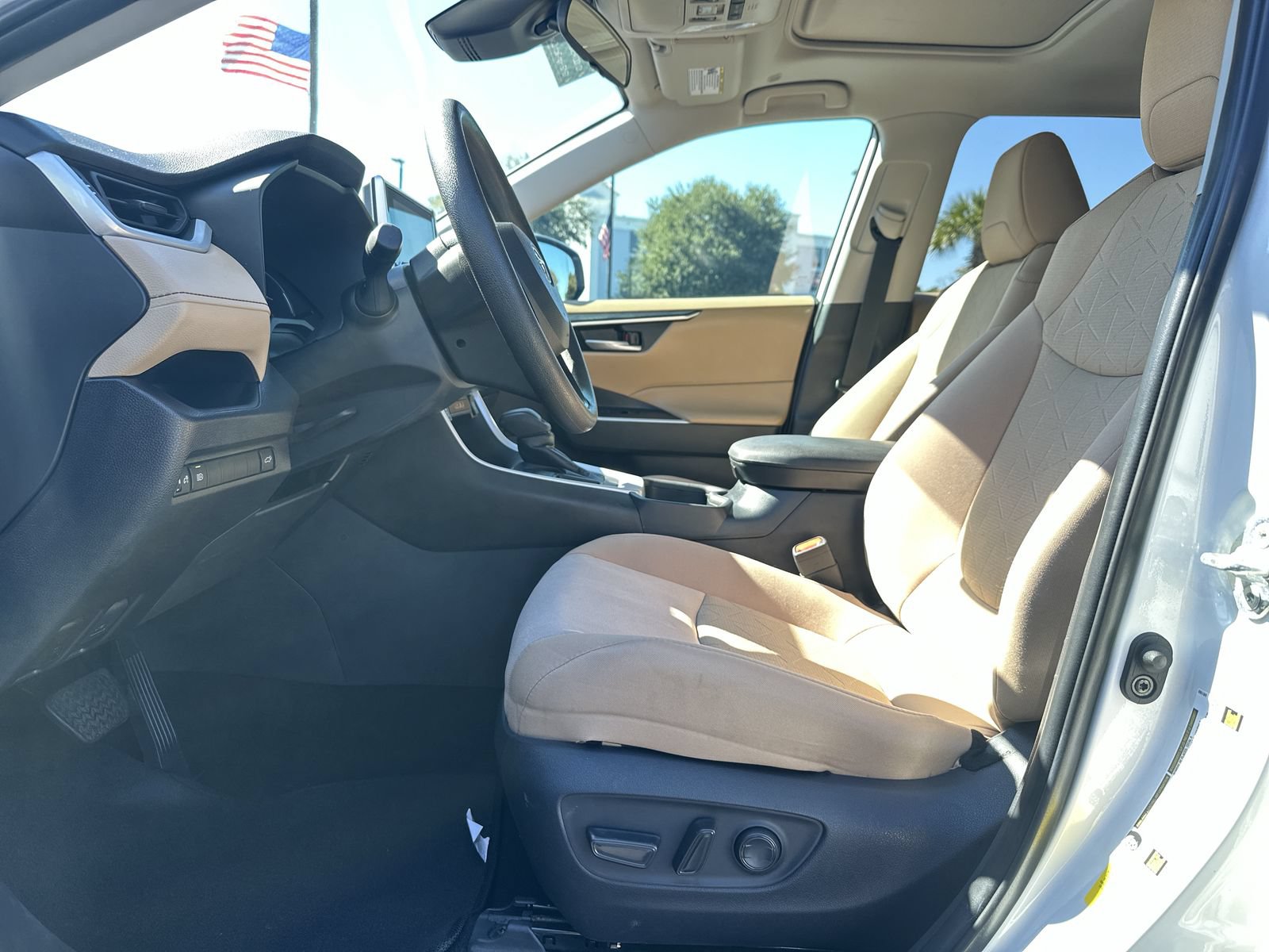 Used 2025 Toyota RAV4 XLE w/ Convenience Package FWD image 16