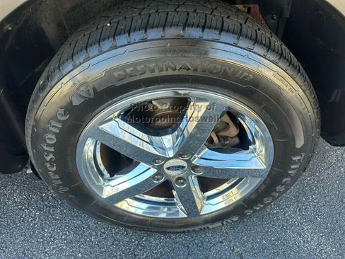 Used 2018 Ford Explorer XLT FWD image 26