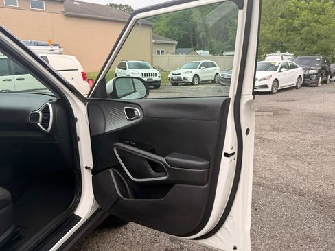 Used 2023 Kia Soul LX w/ Option Group 015 FWD image 21