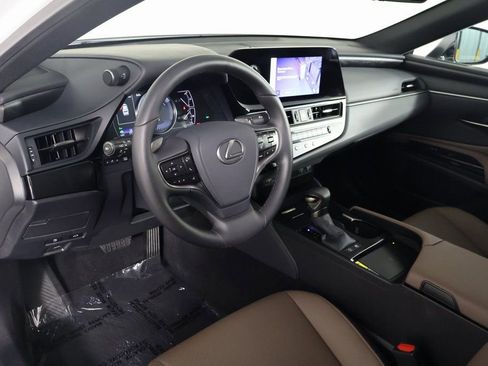 Certified 2025 Lexus ES 300h w/ Premium Package image 7