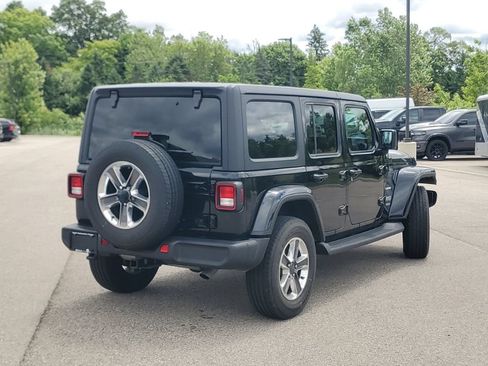 Used 2022 Jeep Wrangler Unlimited Sahara AWD/4WD image 2