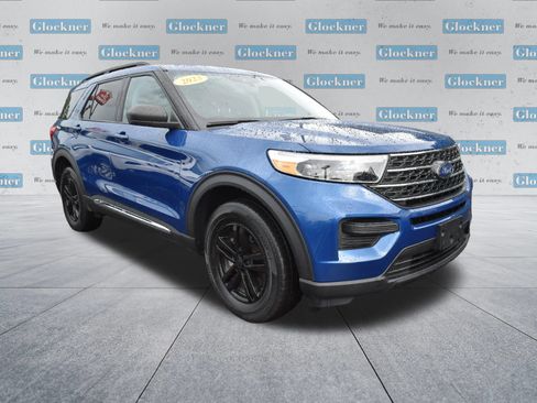 Used 2023 Ford Explorer XLT AWD/4WD image 3