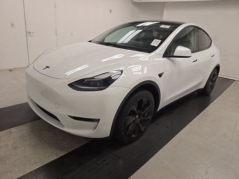 Used 2023 Tesla Model Y 2WD image 6