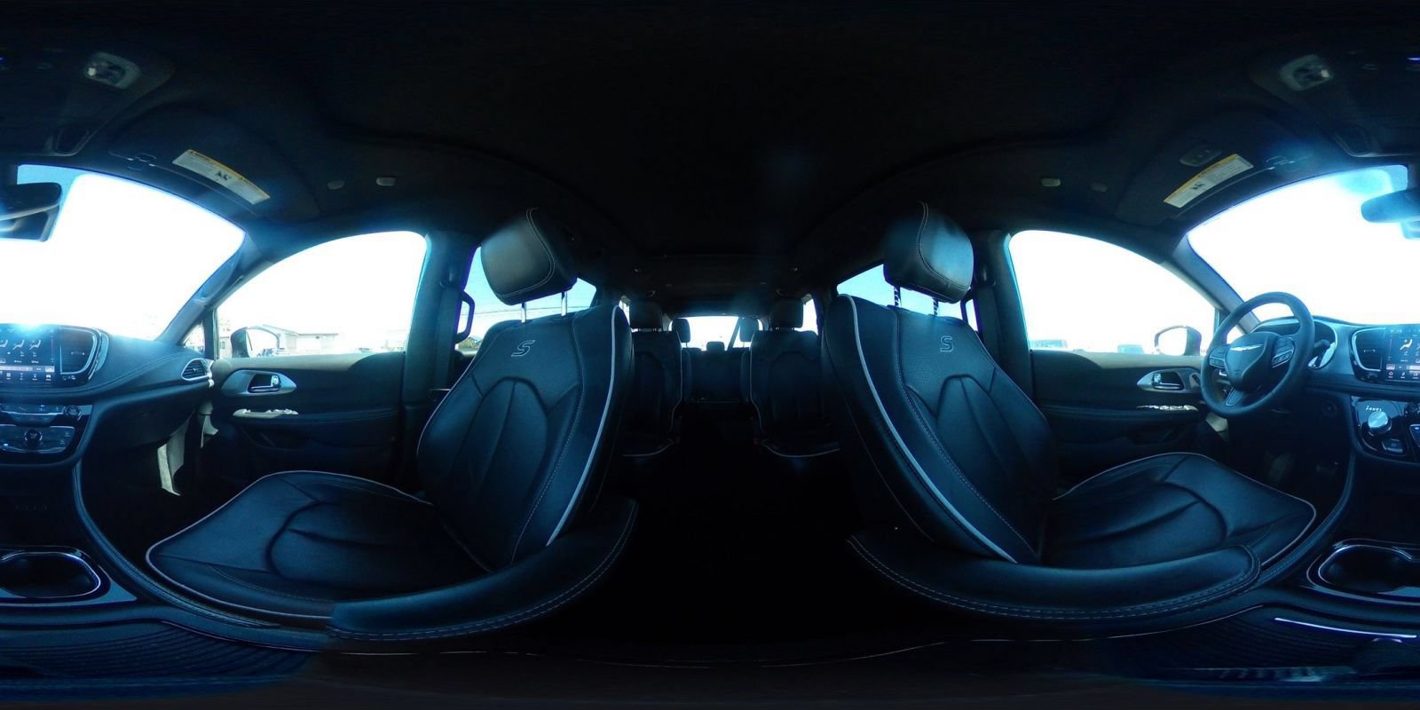 Used 2025 Chrysler Pacifica Limited FWD image 46