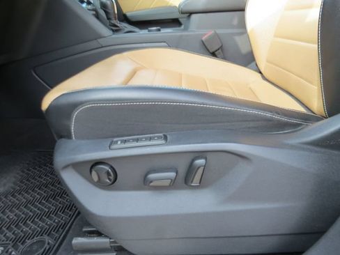 Used 2022 Volkswagen Atlas Cross Sport SEL Premium R-Line AWD/4WD image 17