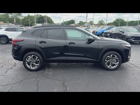 Certified 2024 Chevrolet Trax LT w/ Sunroof Package FWD image 9