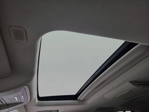 Used 2019 Chevrolet Suburban LT image 16