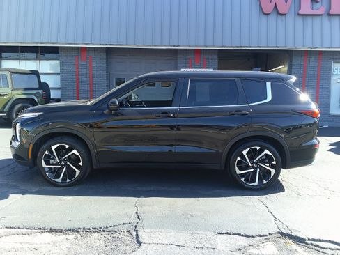 Used 2024 Mitsubishi Outlander SE image 3