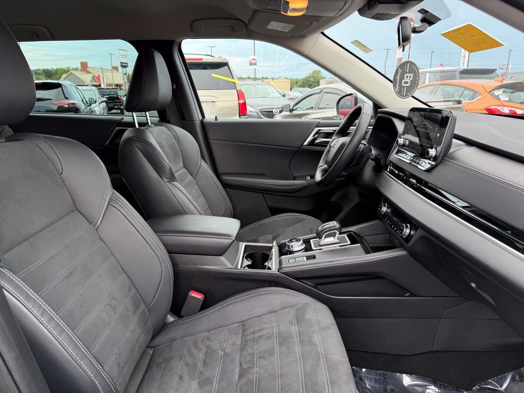 Used 2023 Mitsubishi Outlander SE AWD/4WD image 17