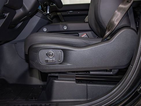 Used 2025 Land Rover Defender 130 X-Dynamic SE image 15