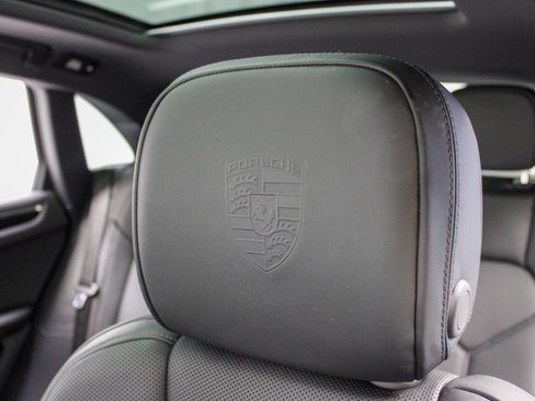 Certified 2025 Porsche Macan image 19