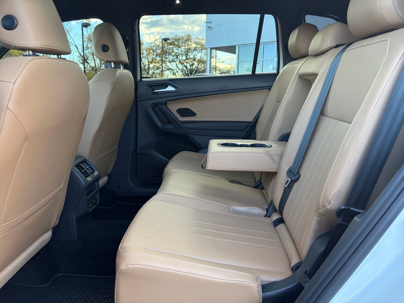 Used 2023 Volkswagen Tiguan SE R-Line AWD/4WD image 17