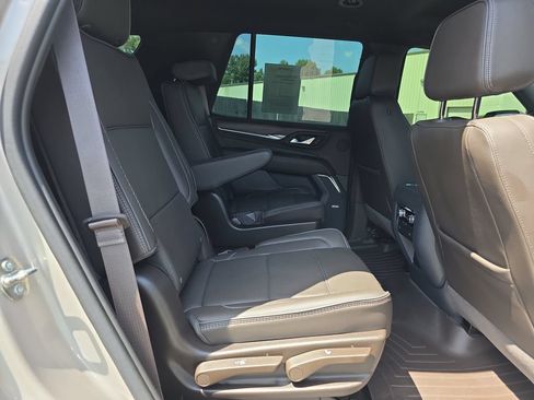Used 2023 GMC Yukon Denali RWD image 15