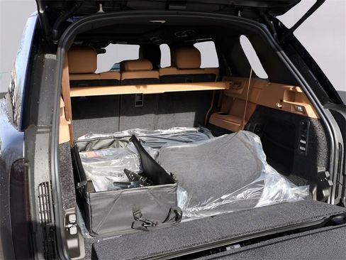 New 2026 Land Rover Range Rover Long Wheelbase SE image 15