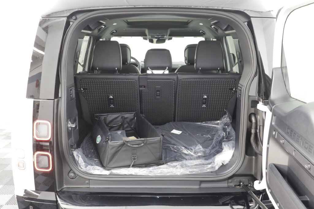 New 2026 Land Rover Defender 110 X-Dynamic SE AWD/4WD image 19
