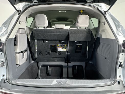 Used 2024 Toyota Sienna LE AWD/4WD image 25