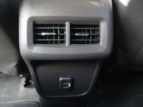 Used 2024 Chevrolet Equinox LT image 25